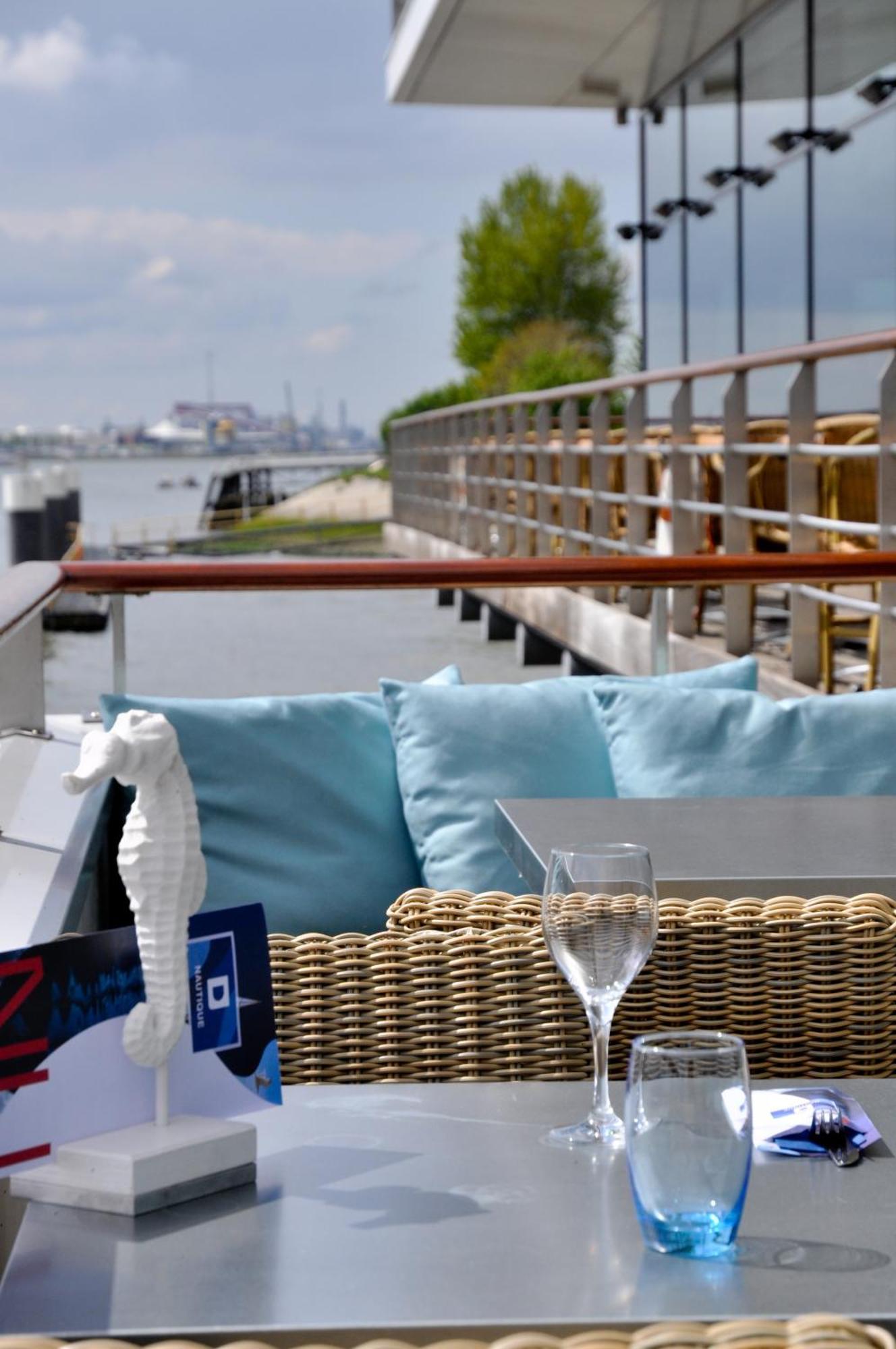 Delta Hotel Влардінґен Екстер'єр фото