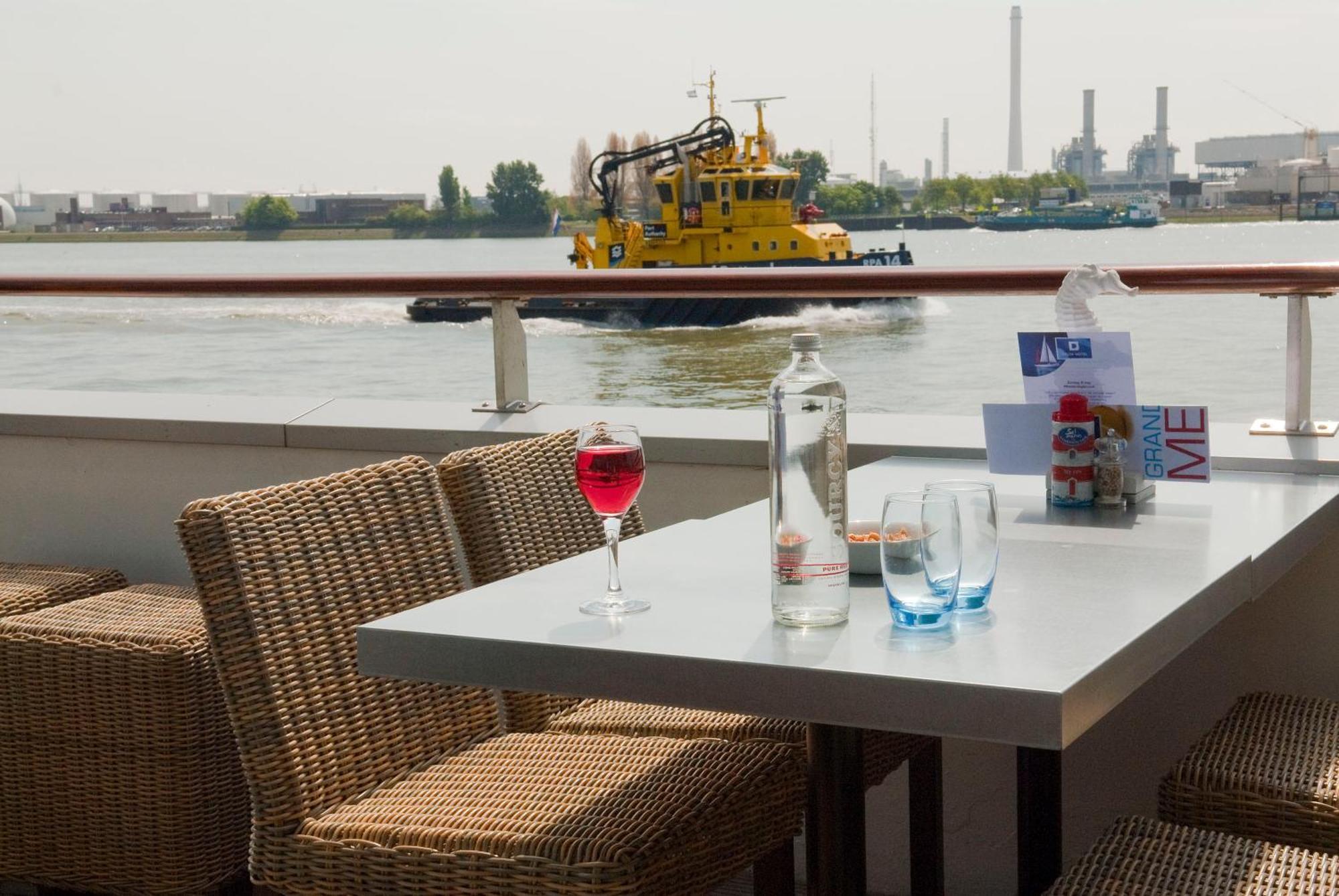 Delta Hotel Влардінґен Екстер'єр фото