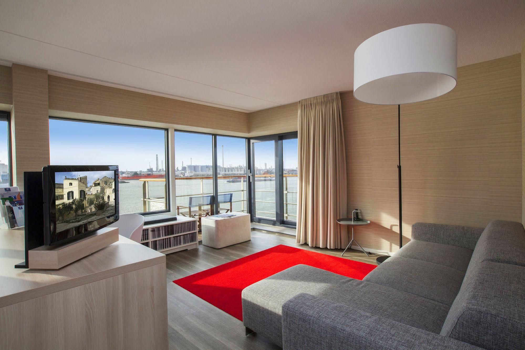 Delta Hotel Влардінґен Екстер'єр фото
